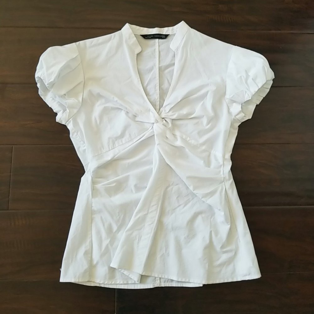 🌻 Zara White Short sleeve top Size M